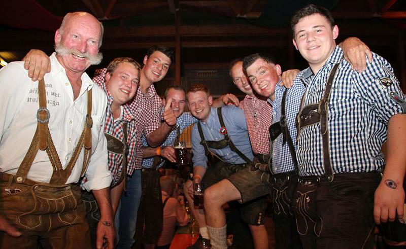Zünftige Gaudi beim Volksfest